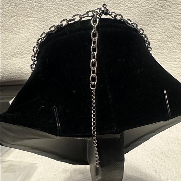 New Fashion Inspired Jewelry Set 
 (NECKLACE & EARRING) - Picture 3 of 3